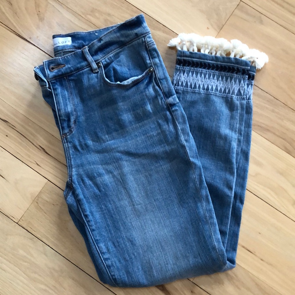 Loft size 8 medium wash jeans w embroidered hem w fringe details